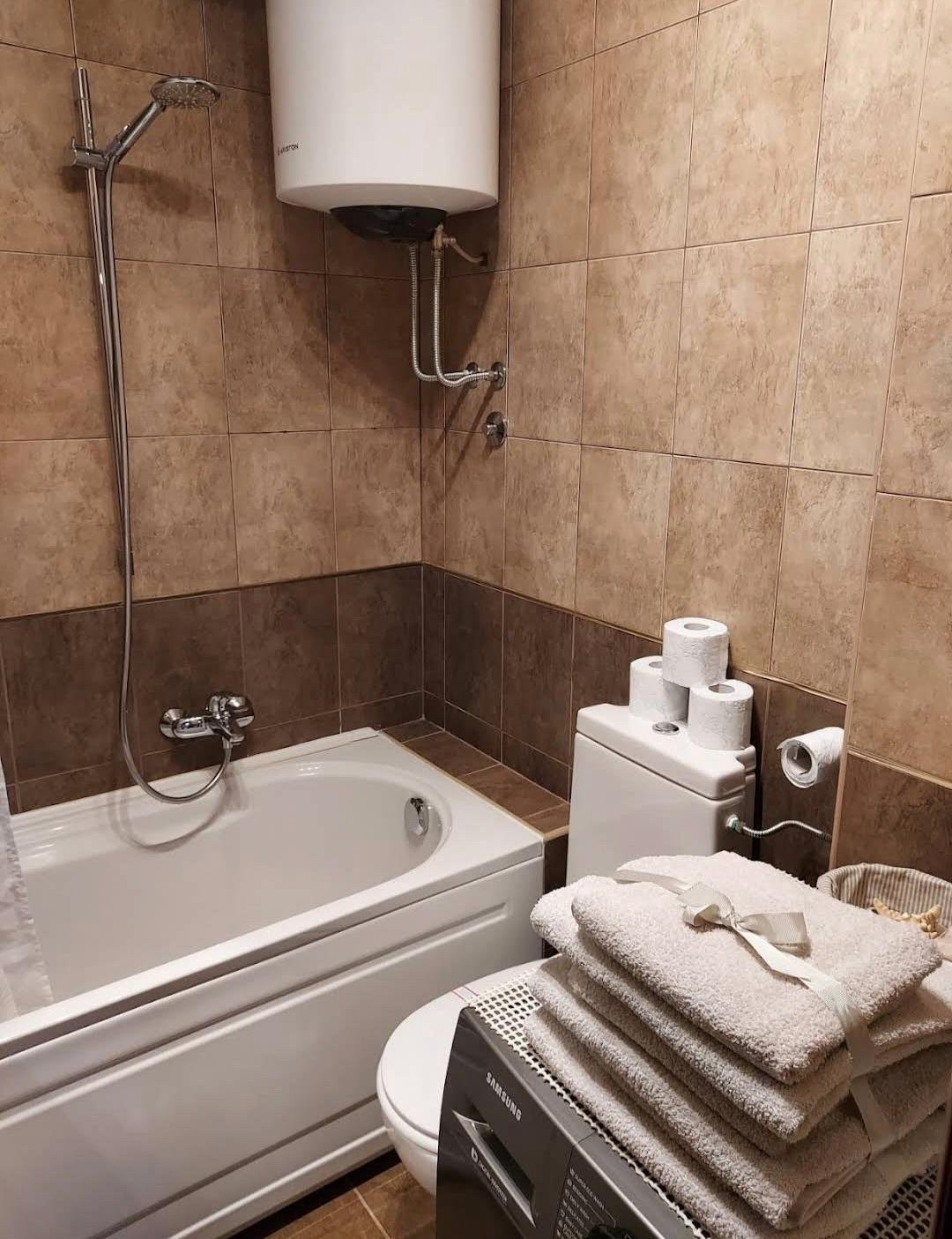 adeeab3a-7f6f-4bf1-9409-763f6d2e4e29